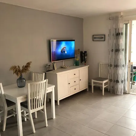 Апартаменты Les Pieds Dans L'eau *