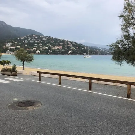Апартаменти Les Pieds Dans L'eau Ле-Лаванду