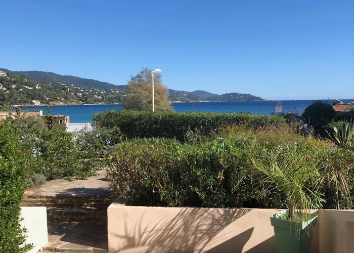 Les Pieds Dans L'eau 르 라방두