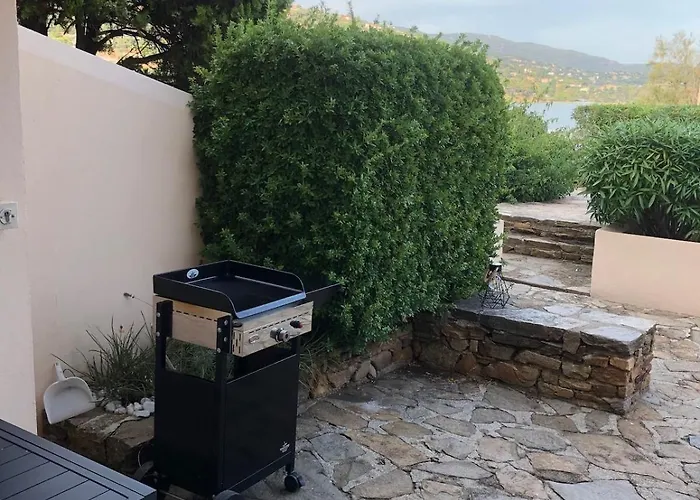 Les Pieds Dans L'eau 르 라방두